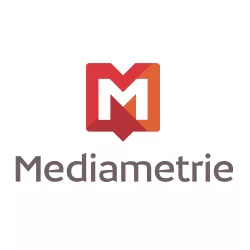 Logo Mediametrie avec M blanc dans carré rouge et typographie grise sur fond blanc"